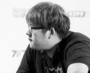 iG替补小孩后台观战NEST 落寞眼神婉拒采访