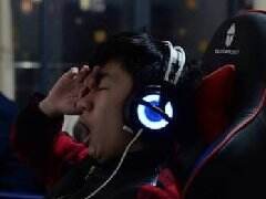 12岁少年退学直播lol争议多 调查多数质疑