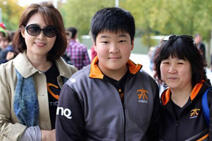 选手背后的秘密：Huni家人到现场看比赛