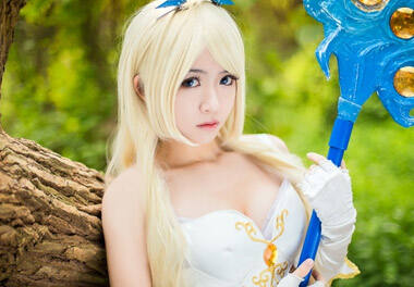 性感养眼风女Cos 清新可人肤白貌美