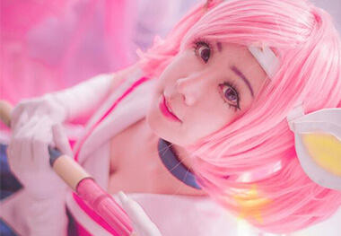 大眼萌妹COS拉克丝 水灵美女酷似小鹿斑比