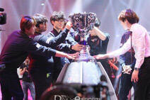 IEM小组赛：QG遗憾出局 RNG轻松晋级