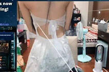 台湾女主播秀美背 网友吐槽没肉就别卖了