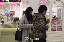 微笑携手苏小妍亲密逛街 分手饭还是复合