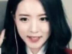 一脸懵逼 被抓哭的女主播定位青铜五