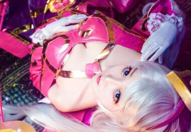 白富美也玩自拍 甜心宝贝娑娜奢华COS