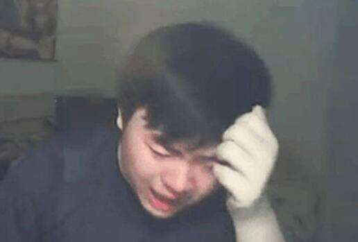 西卡直播谈情感经历 一度忍不住接连落泪