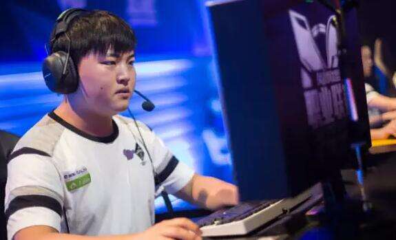 LOL小狗Uzi女朋友艾西资料曝光 UZI绯闻女友艾