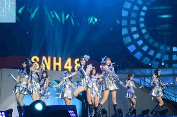 随着snh48第三届偶像年度人气总决选的开启,新的总决选logo也已经正式