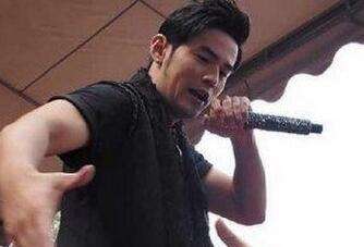 周杰伦台北签唱会坦言：私心想见LOL水友